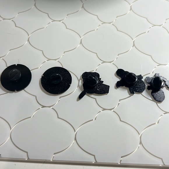 Anime brooches/set of five ready to be shipped 🦸🏽‍♀️. - Picture 3 of 4